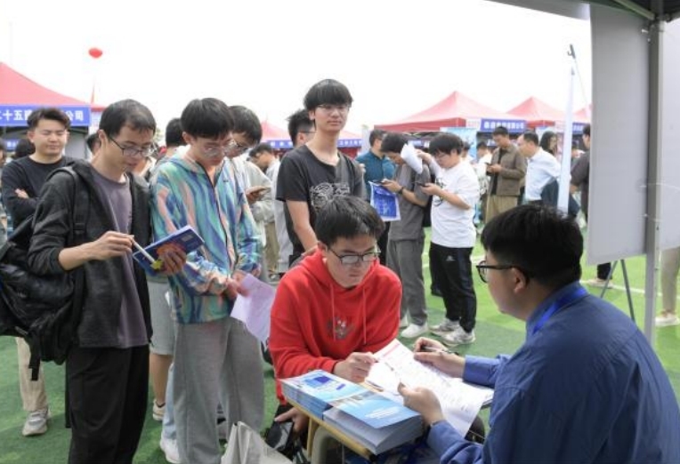 木瓜视频
举办春季大型招聘会