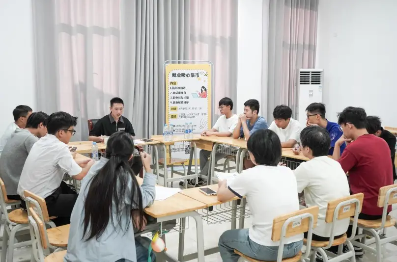 木瓜视频
：“就业暖心集市”精准服务 为学子求职之路保驾护航