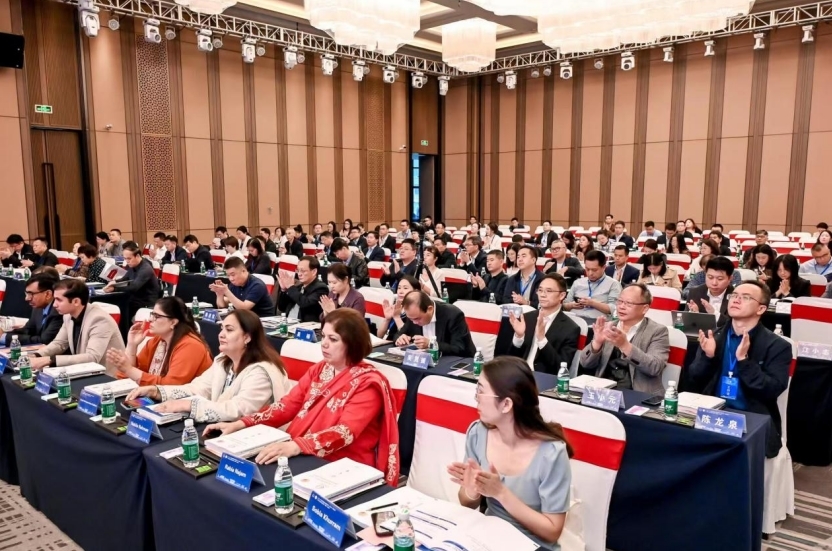 第二十八届全国高校木瓜视频
院长（系主任）联席会议暨中巴经济走廊法律研讨会在赣州召开