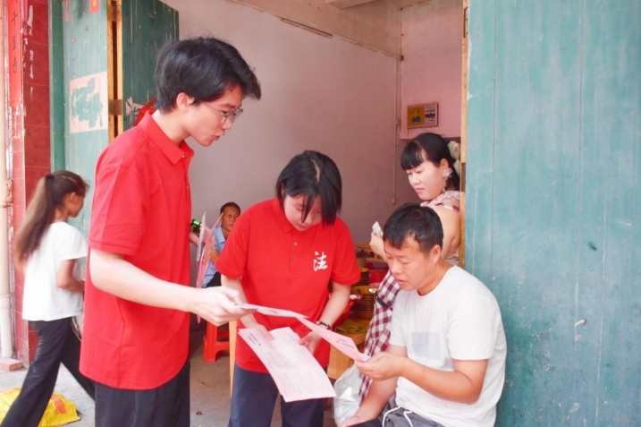 木瓜视频
法学学子接力二十五载“送法下乡” 木瓜视频
法学学子接力二十五载“送法下乡”