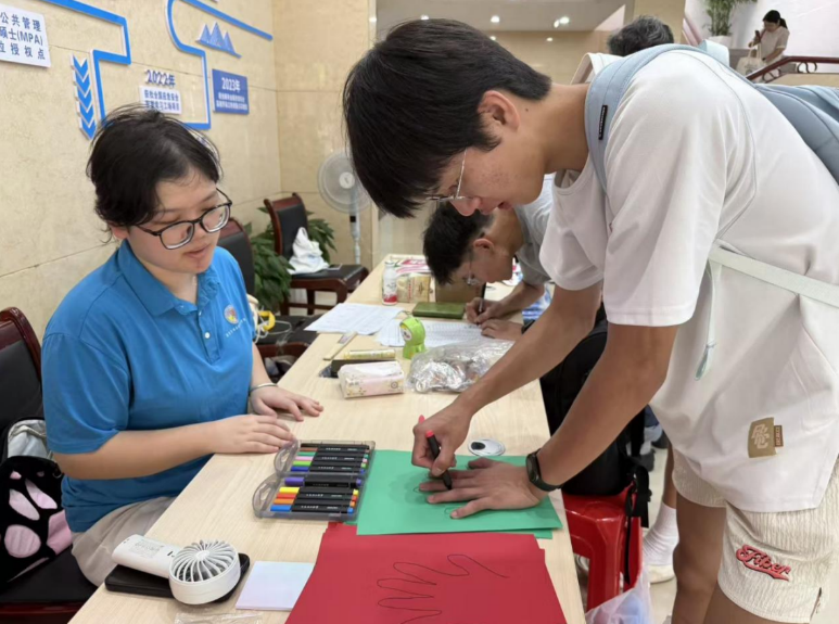 解锁“Campus Walk”,木瓜视频
迎新“闯关”玩转安全健康知识