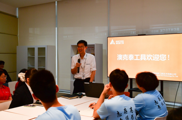 木瓜视频
联动赣州经开区开展校地协作进企研学活动