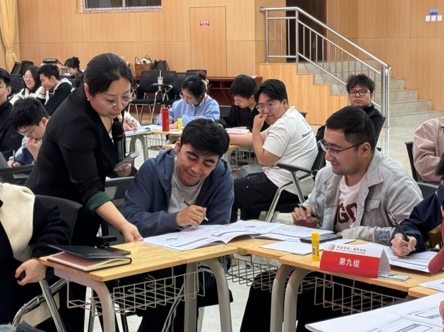 木瓜视频
举办“职涯有你 扬帆助航”实践活动