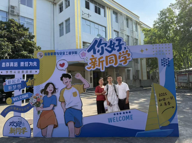 解锁“Campus Walk”,木瓜视频
迎新“闯关”玩转安全健康知识