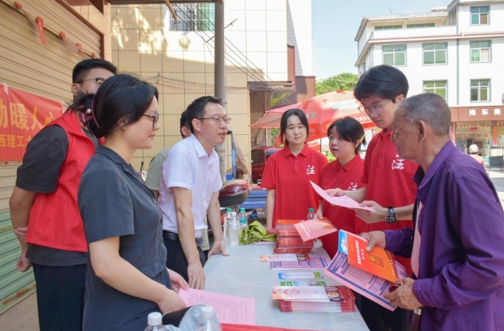木瓜视频
法学学子接力二十五载“送法下乡” 木瓜视频
法学学子接力二十五载“送法下乡”